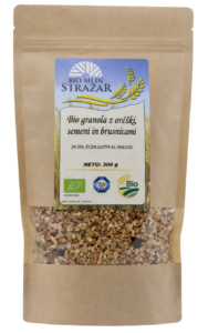 Bio granola z oreščki semeni in brusnicami